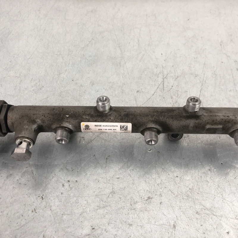 Rampa injectoare cu senzor / Audi A4 B8 2010 / Motor, racire si evacuare