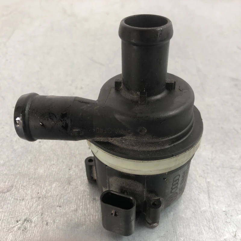 Pompa auxiliara recirculare apa / Audi A4 B8 2010 / Motor, racire si evacuare