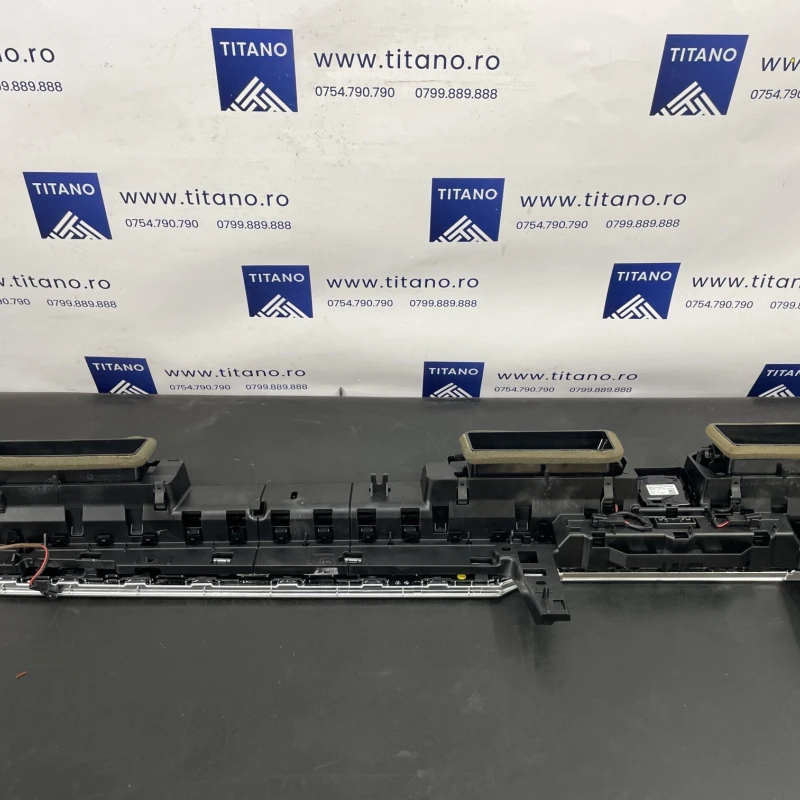Ornament trim bord / Volkswagen Passat B8 2016 / Interior