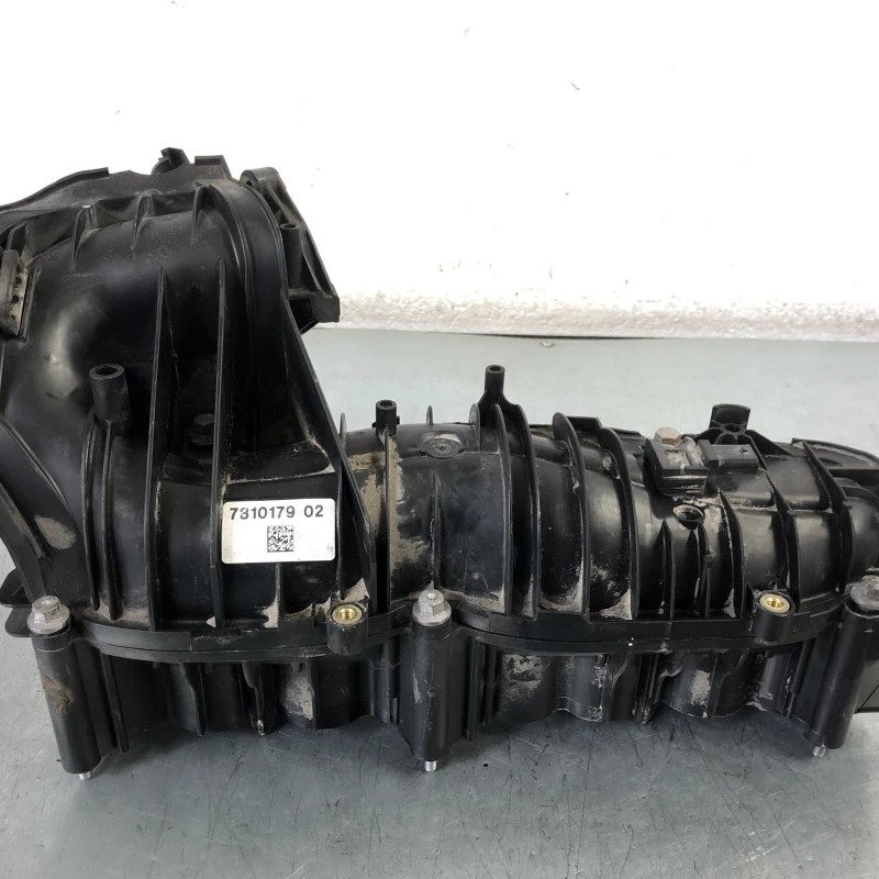 Galerie de admisie / BMW Seria 1 E87 2010 / Motor, racire si evacuare