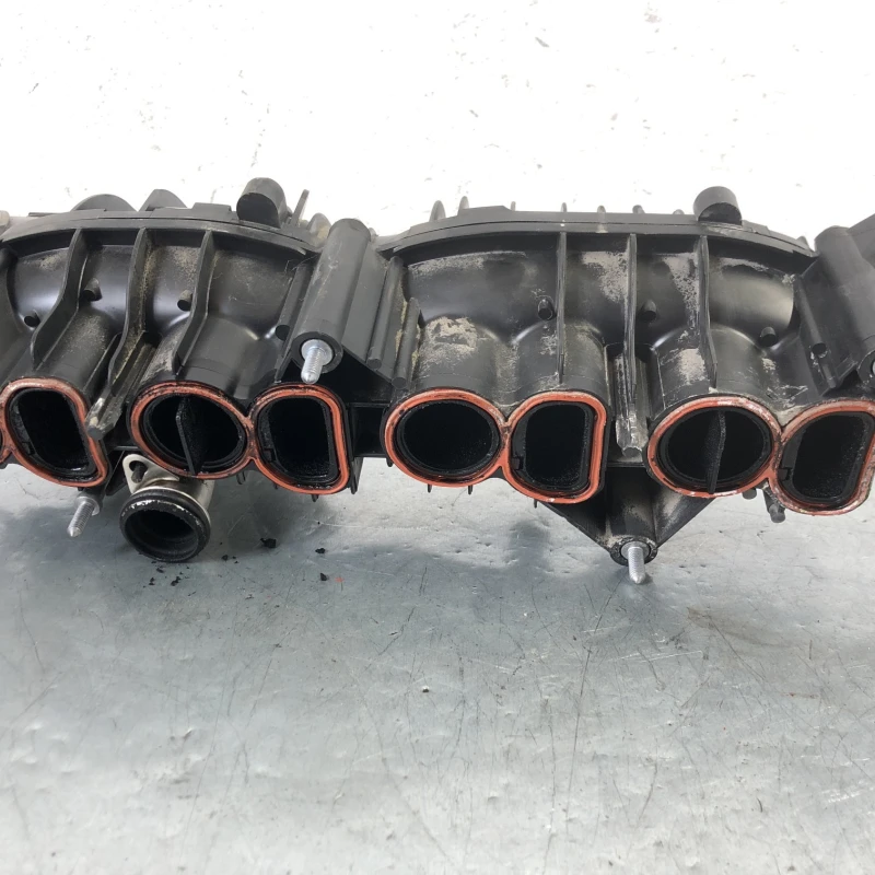Galerie de admisie / BMW Seria 1 E87 2010 / Motor, racire si evacuare
