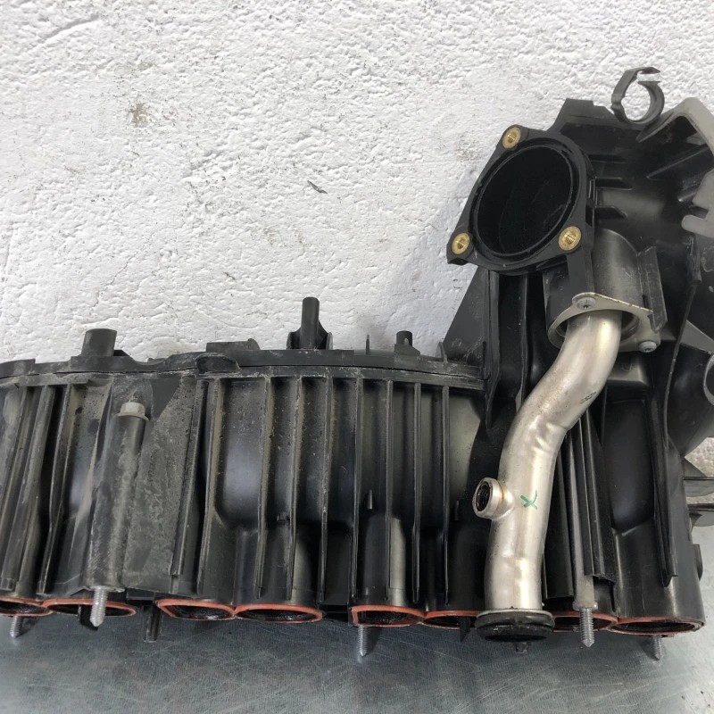 Galerie de admisie / BMW Seria 1 E87 2010 / Motor, racire si evacuare