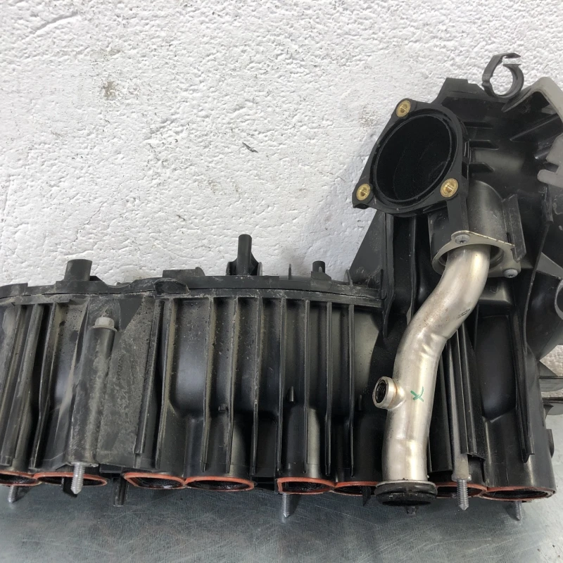 Galerie de admisie / BMW Seria 1 E87 2010 / Motor, racire si evacuare