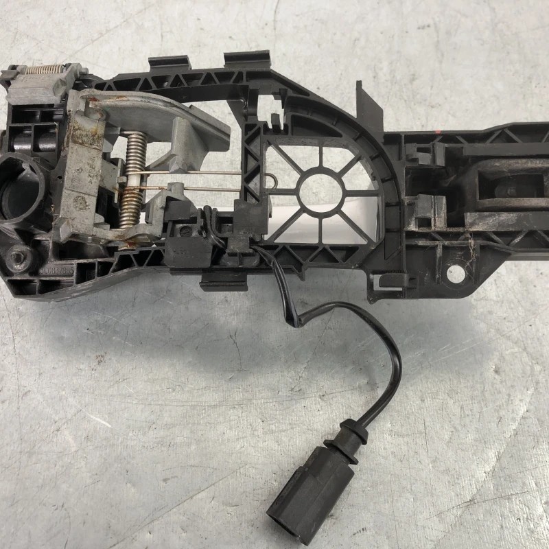 Maner usa stanga fata / Volkswagen Passat CC 2013 / Caroserie, oglinzi si faruri