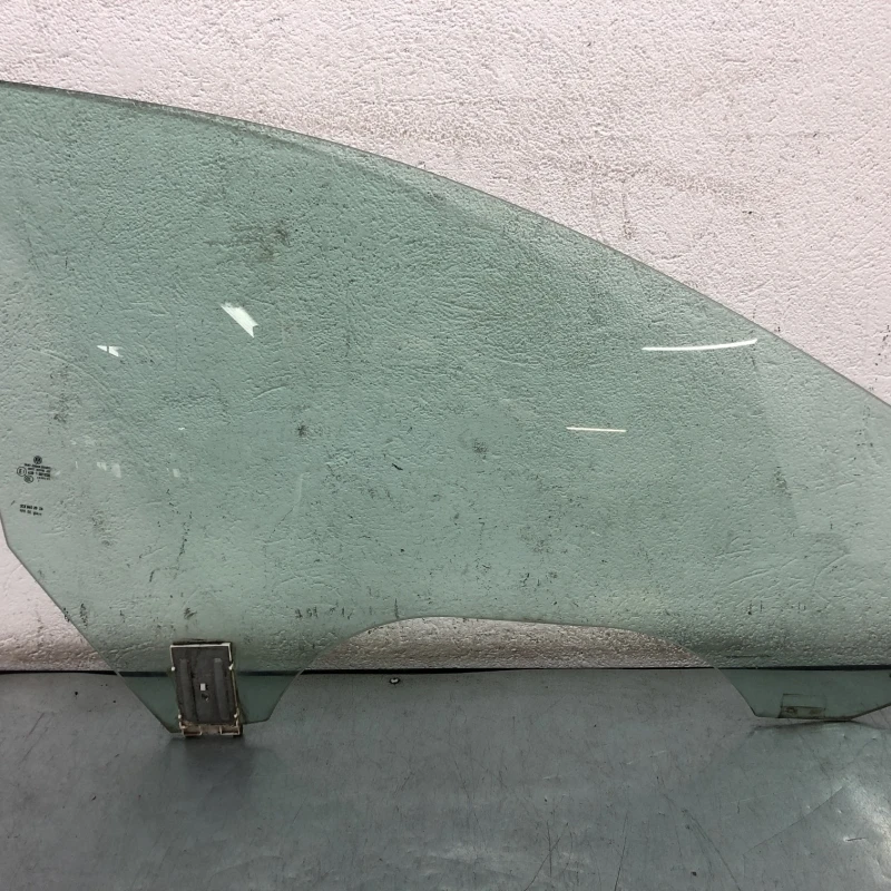 Geam dreapta fata Volkswagen 