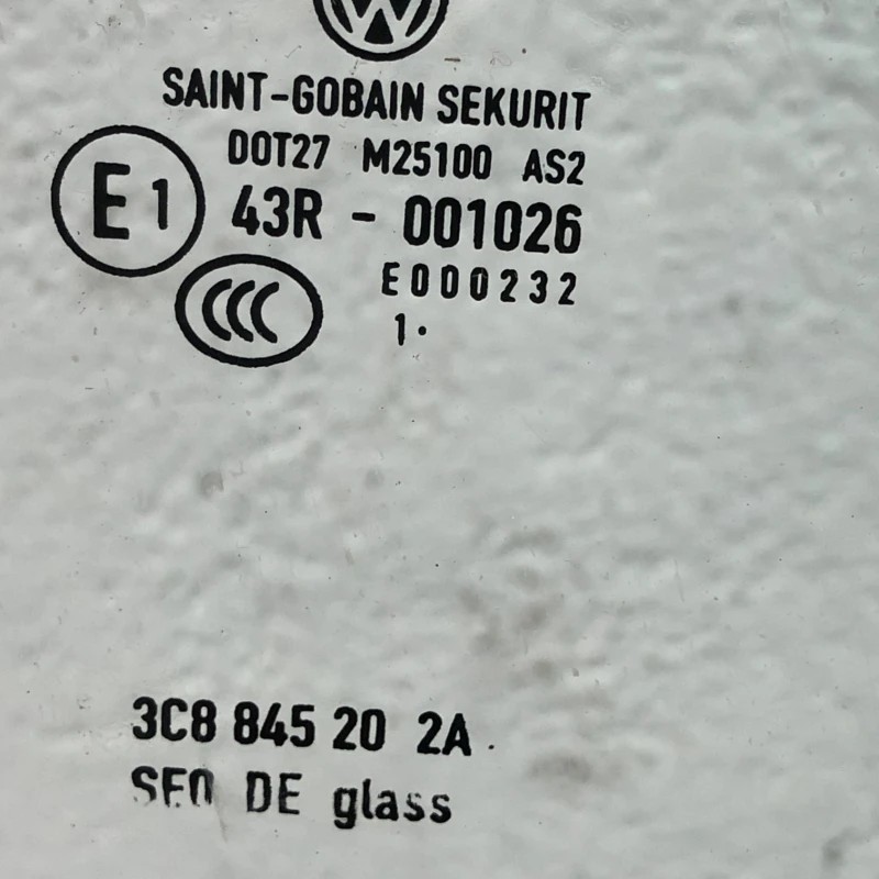 Geam dreapta fata / Volkswagen Passat CC 2013 / Caroserie, oglinzi si faruri