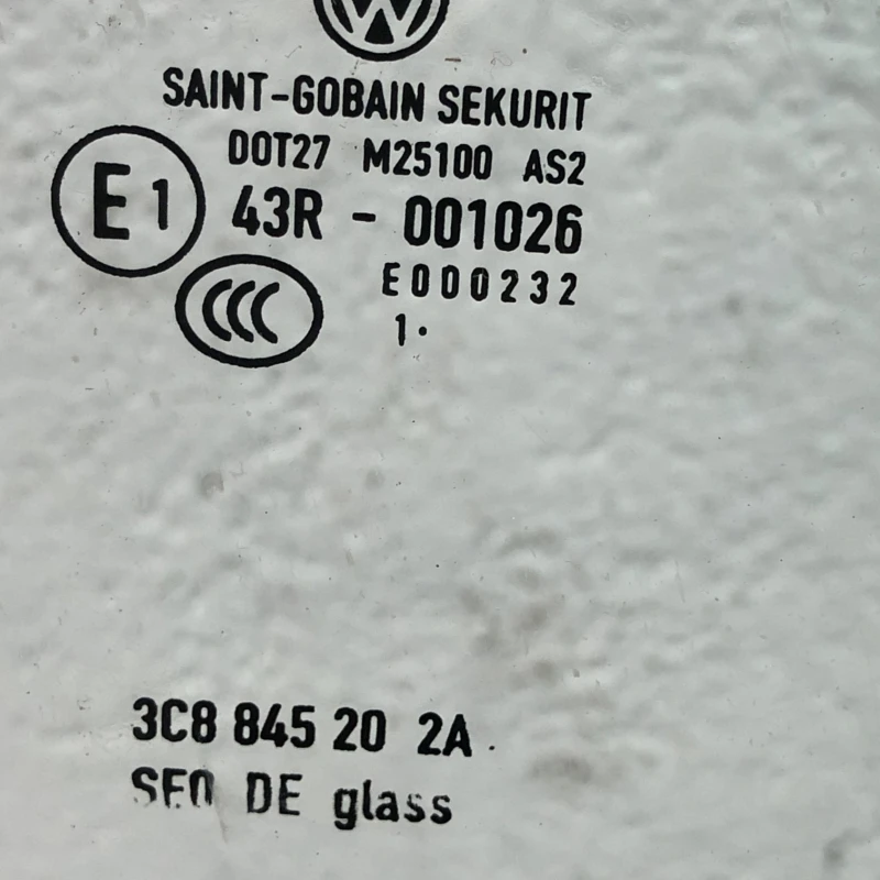Geam dreapta fata / Volkswagen Passat CC 2013 / Caroserie, oglinzi si faruri