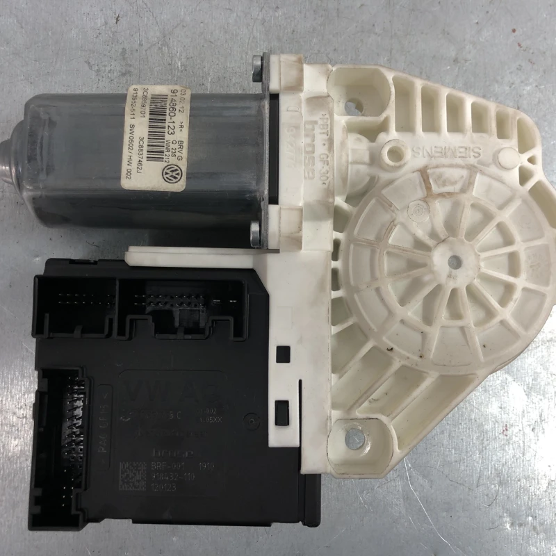 Motoras geam stanga fata / Volkswagen Passat CC 2013 / Audio si electronice