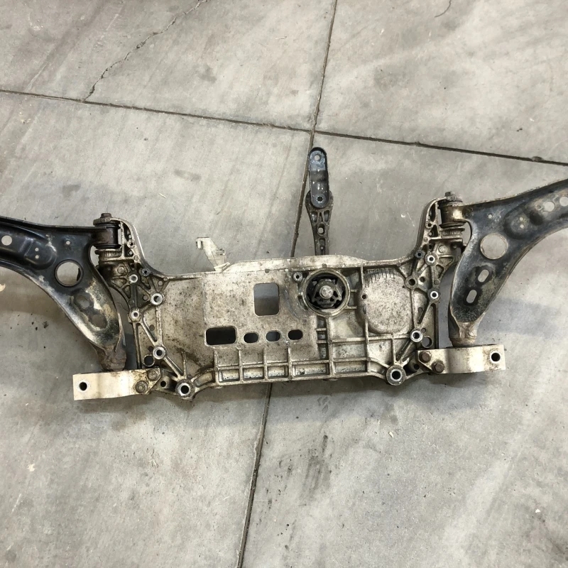 Punte fata jug motor / Volkswagen Passat CC 2013 / Motor, racire si evacuare