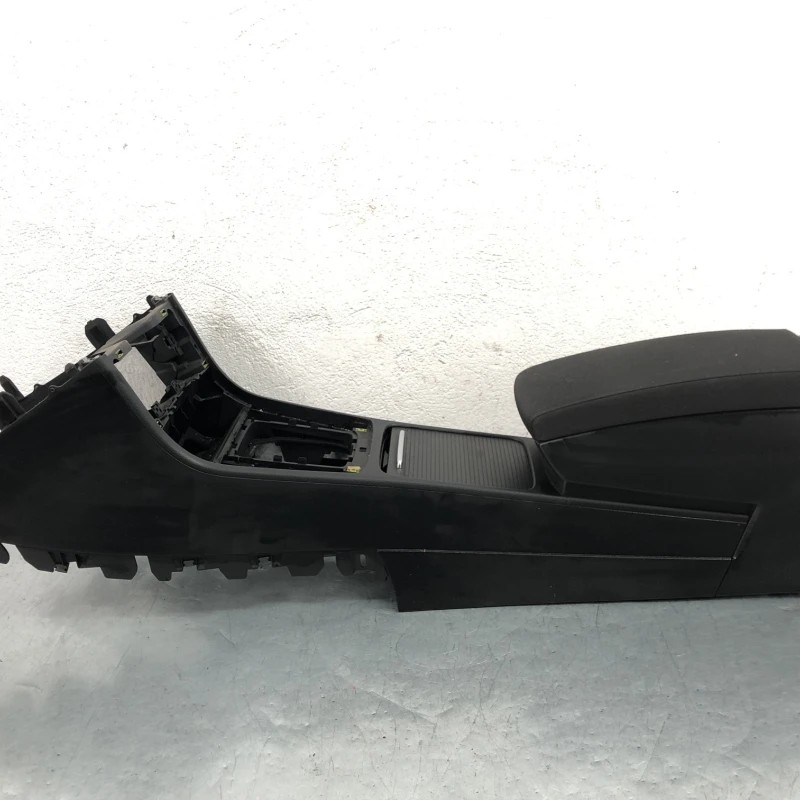 Cotiera centrala / Volkswagen Passat CC 2013 / Interior