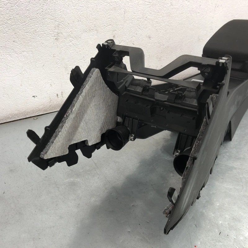 Cotiera centrala / Volkswagen Passat CC 2013 / Interior