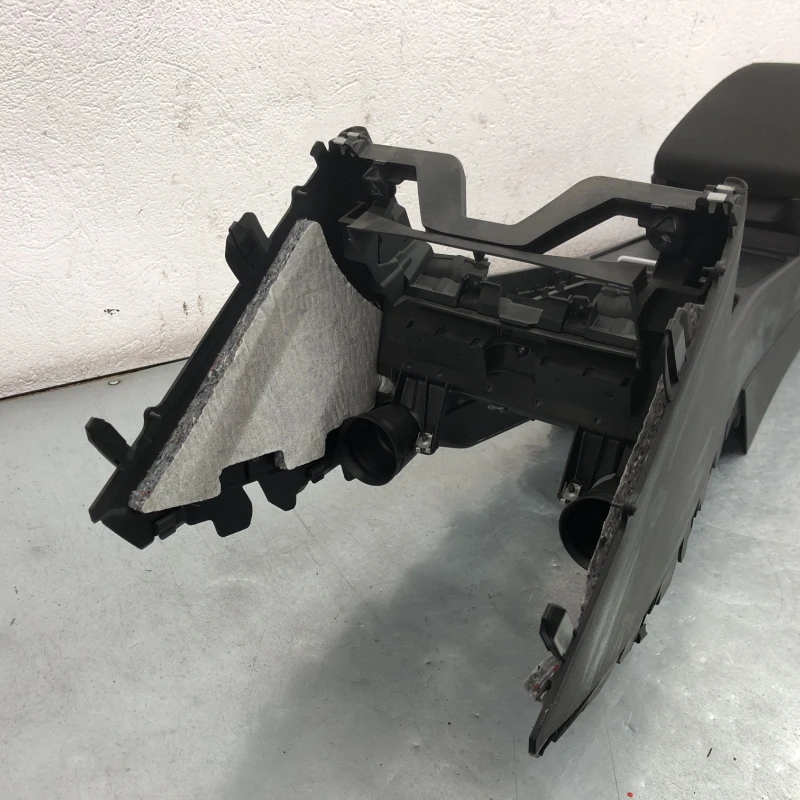 Cotiera centrala / Volkswagen Passat CC 2013 / Interior