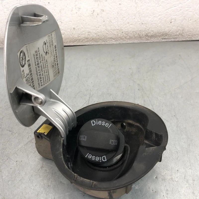 Capac usa rezervor / Volkswagen Passat CC 2013 / Caroserie, oglinzi si faruri