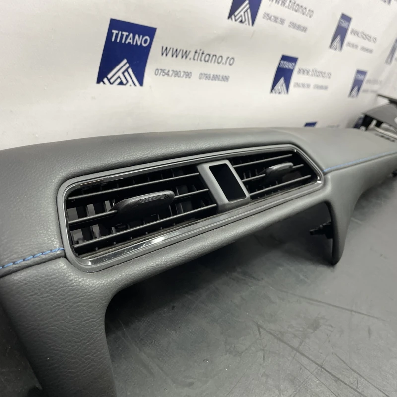 Trim bord piele / Nissan Leaf ZE1 2019 / Interior