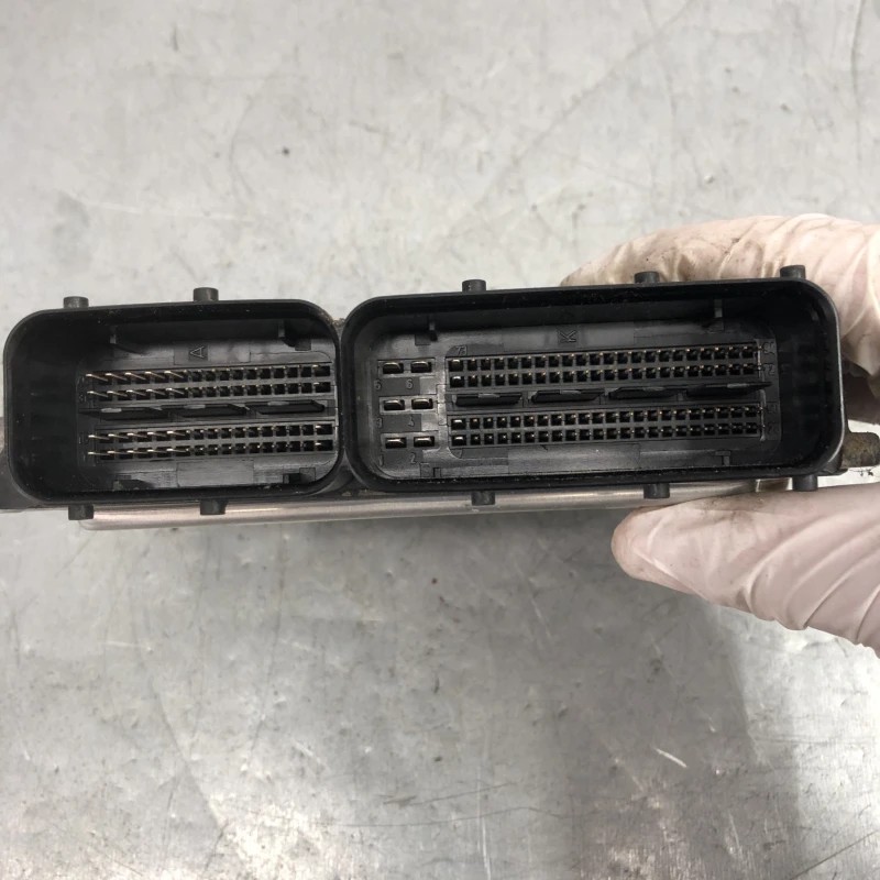Calculator motor ecu / Volkswagen Passat CC 2013 / Audio si electronice