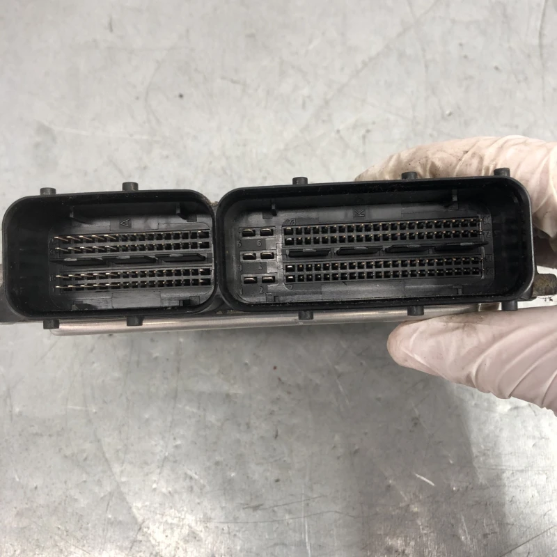 Calculator motor ecu / Volkswagen Passat CC 2013 / Audio si electronice