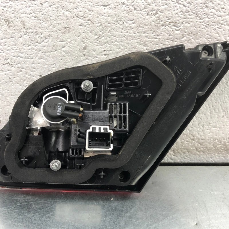 Stop stanga haion / Volkswagen Passat CC 2013 / Caroserie, oglinzi si faruri