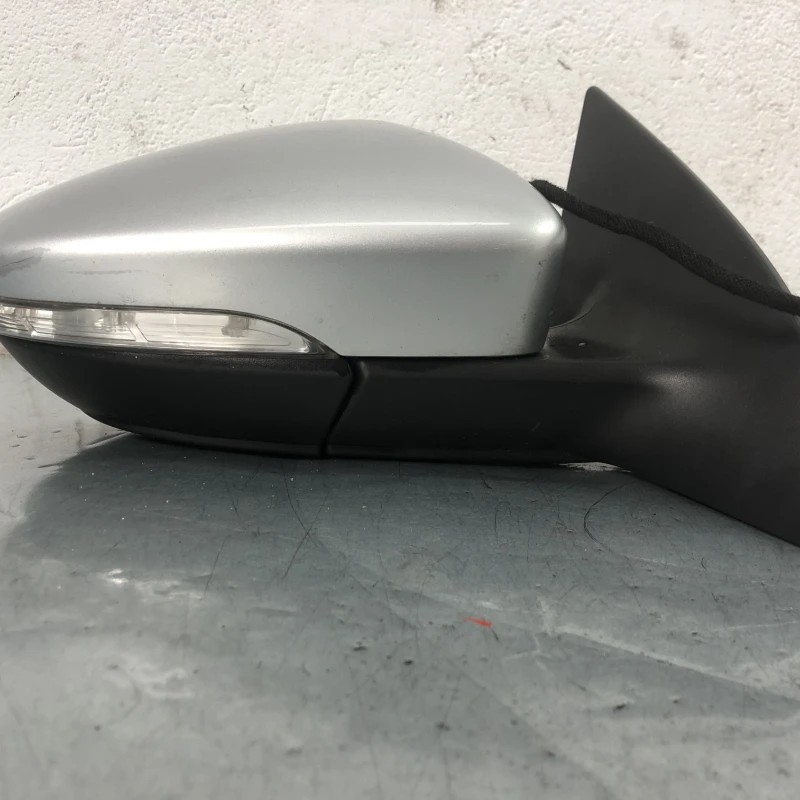 Oglinda dreapta / Volkswagen Passat CC 2013 / Caroserie, oglinzi si faruri