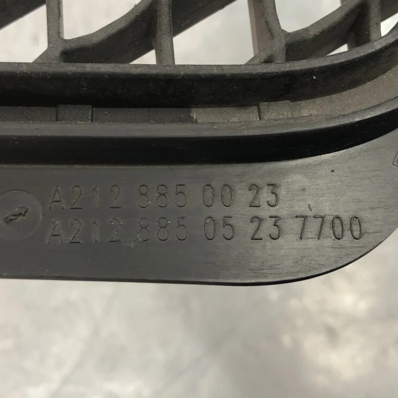 Grila bara fata / Mercedes-Benz E Class W212 2010 / Caroserie, oglinzi si faruri