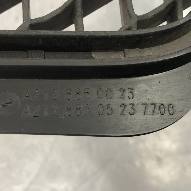 Grila bara fata / Mercedes-Benz E Class W212 2010 / Caroserie, oglinzi si faruri