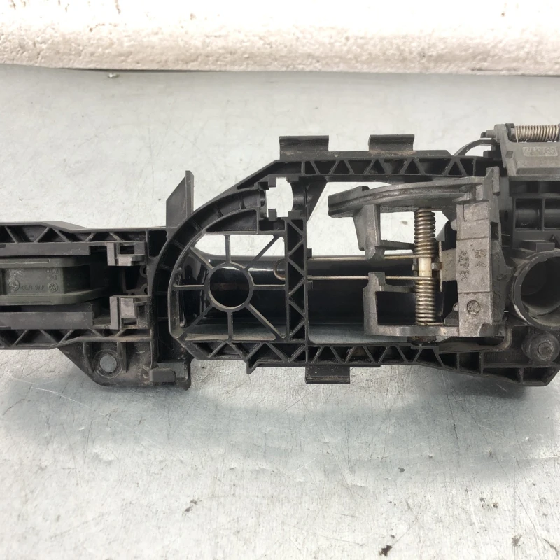 Maner usa dreapta spate / Volkswagen Passat B7 2012 / Caroserie, oglinzi si faruri