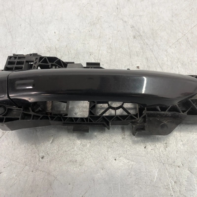 Maner usa dreapta fata / Volkswagen Passat B7 2012 / Caroserie, oglinzi si faruri