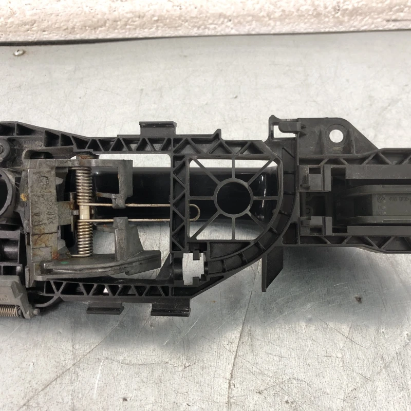Maner usa dreapta fata / Volkswagen Passat B7 2012 / Caroserie, oglinzi si faruri