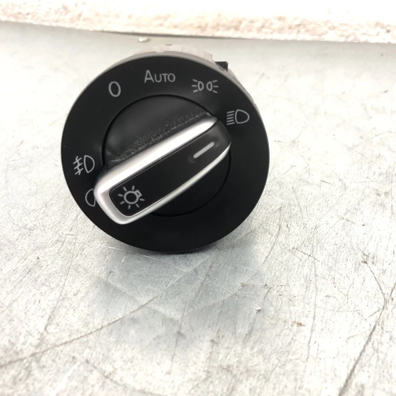 Bloc lumini / Volkswagen Passat B7 2012 / Audio si electronice