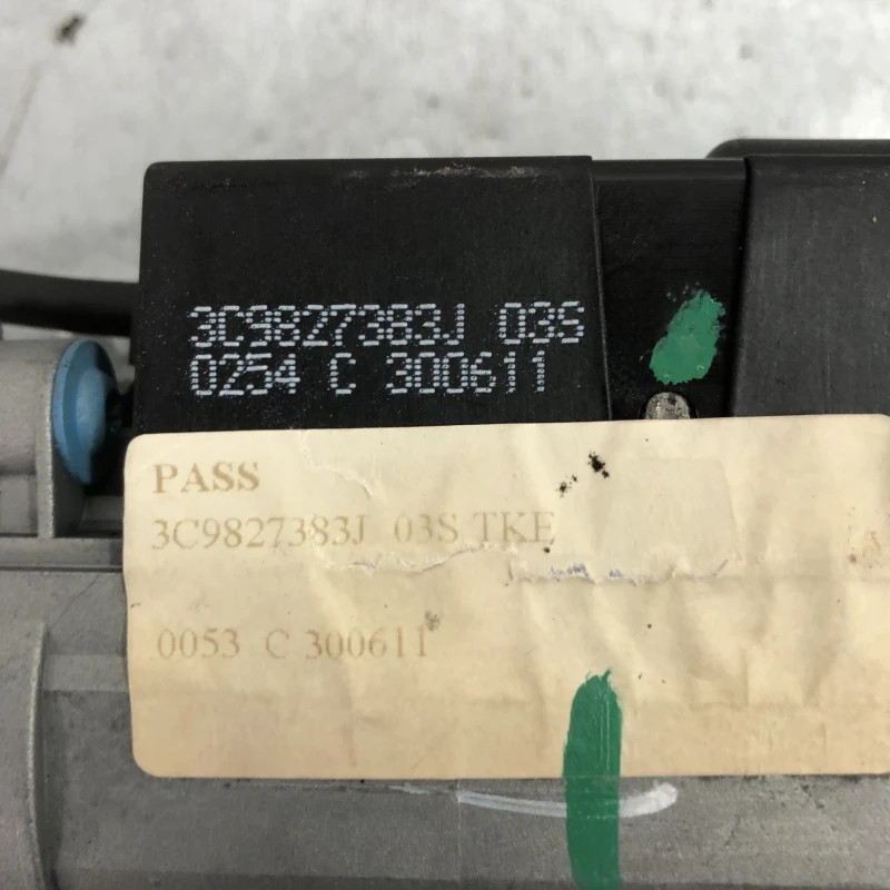 Motoras deschidere haion stanga / Volkswagen Passat B7 2012 / Audio si electronice