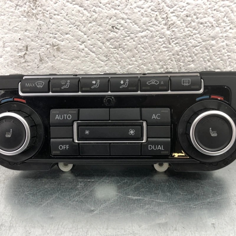 Panou climatronic / Volkswagen Tiguan 5N 2010 / Climatizare