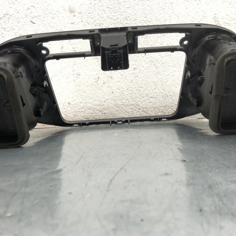 Grila aer bord / Volkswagen Tiguan 5N 2010 / Interior