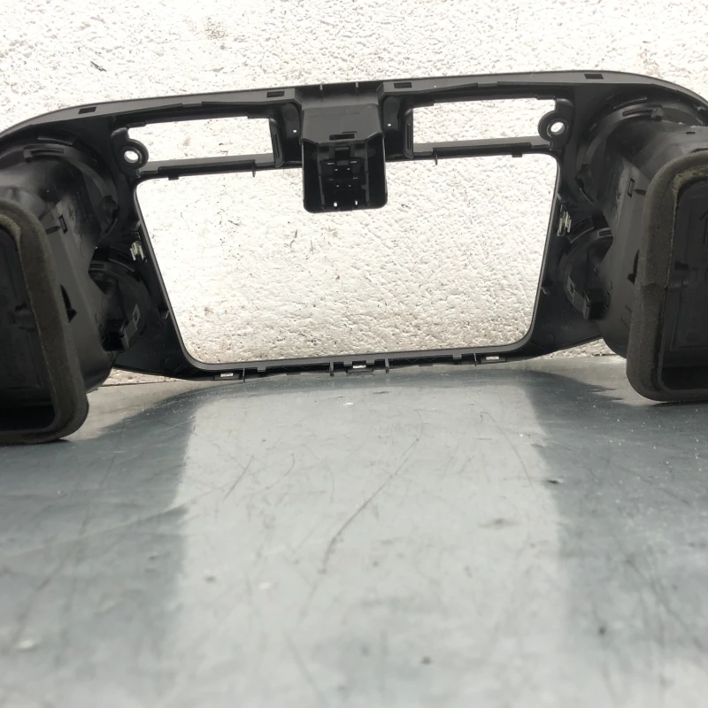 Grila aer bord / Volkswagen Tiguan 5N 2010 / Interior