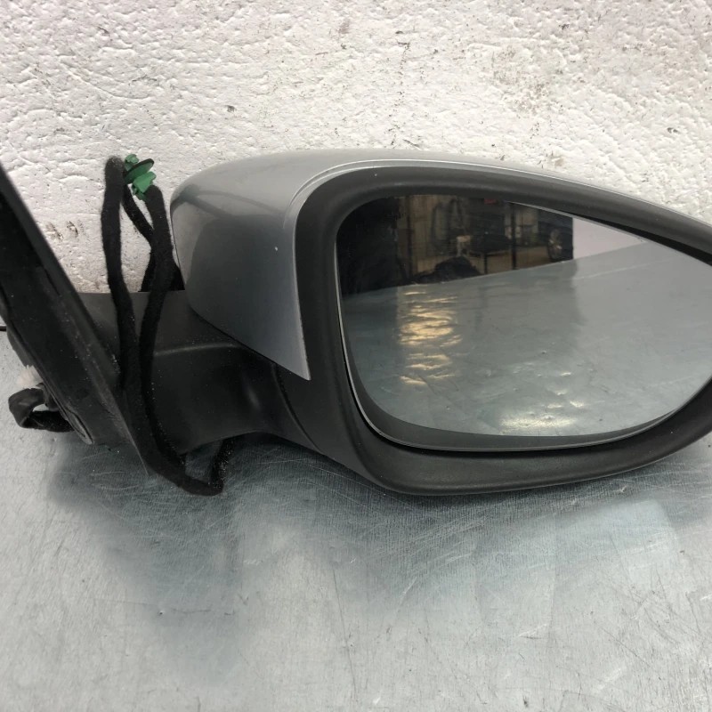 Oglinda dreapta / Volkswagen Passat B7 2012 / Caroserie, oglinzi si faruri