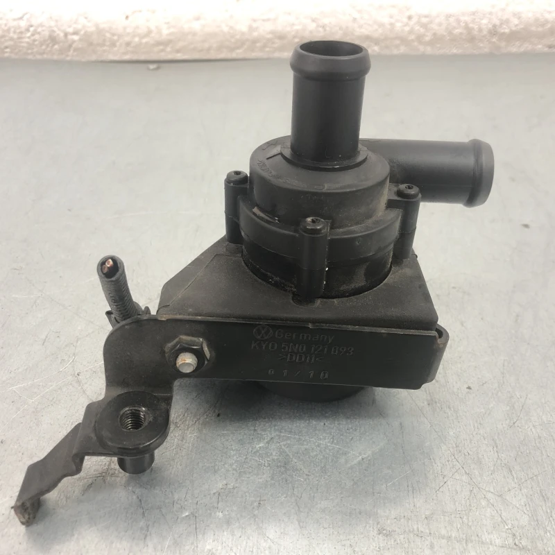 Pompa recirculare apa / Volkswagen Tiguan 5N 2010 / Motor, racire si evacuare