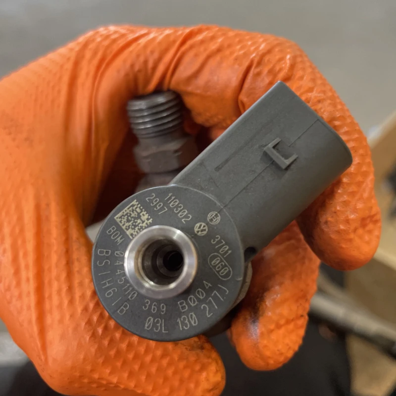 Injector / Volkswagen Passat B7 2012 / Motor, racire si evacuare