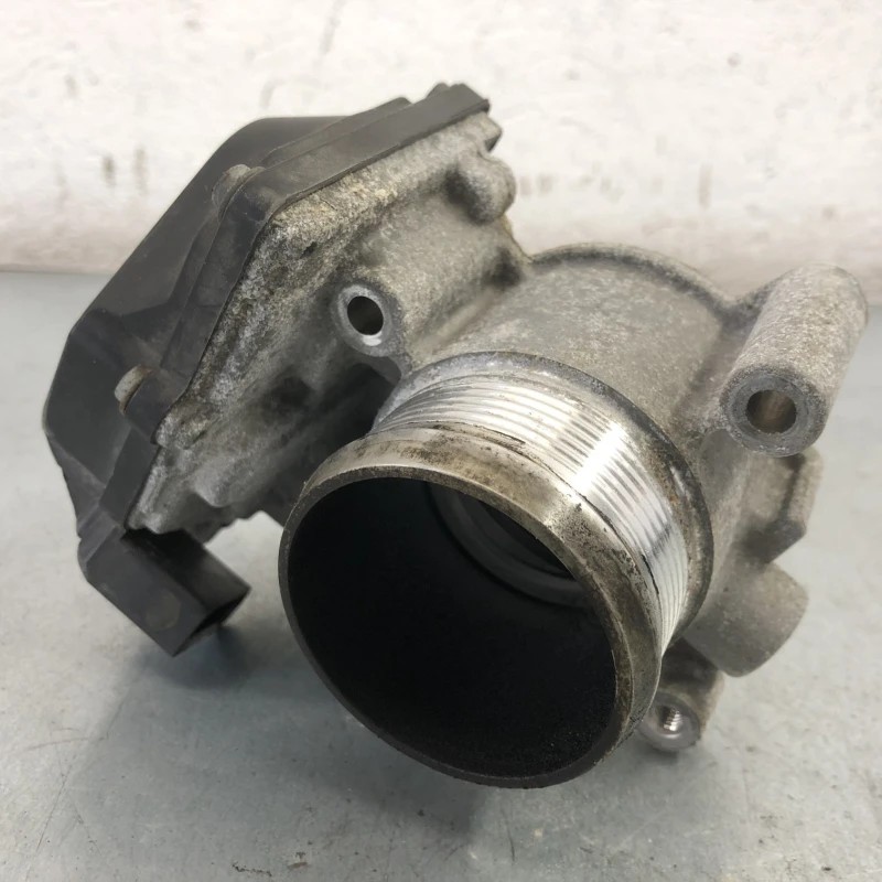 Clapeta de acceleratie / Volkswagen Passat B7 2012 / Motor, racire si evacuare