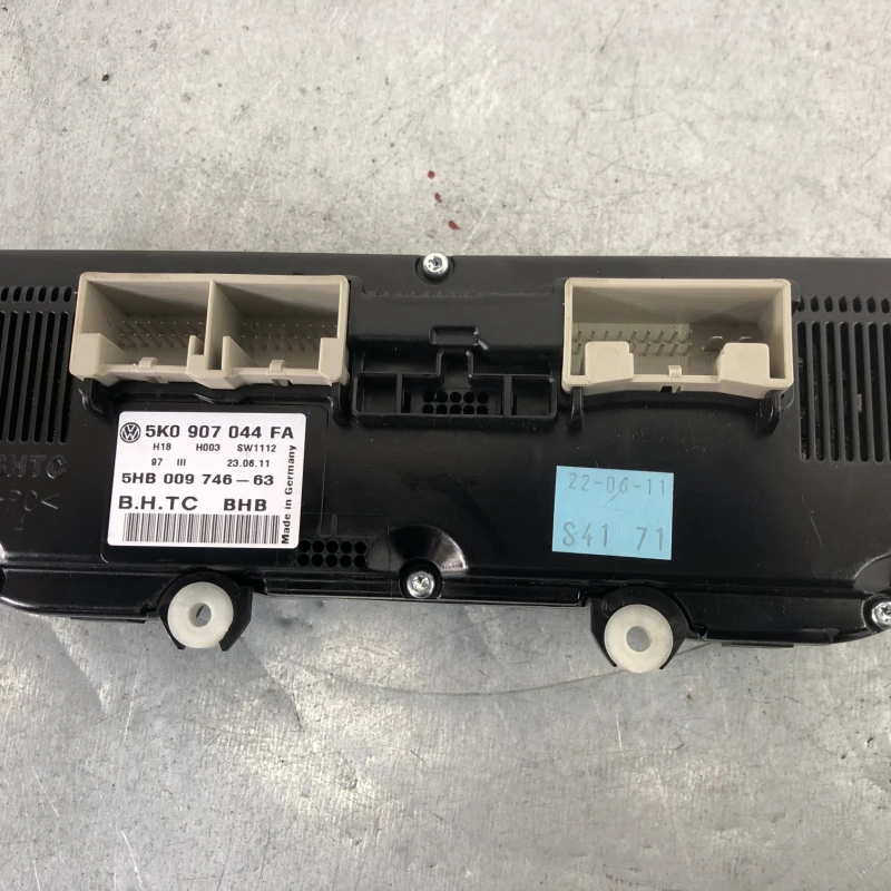 Panou climatronic / Volkswagen Passat B7 2012 / Climatizare