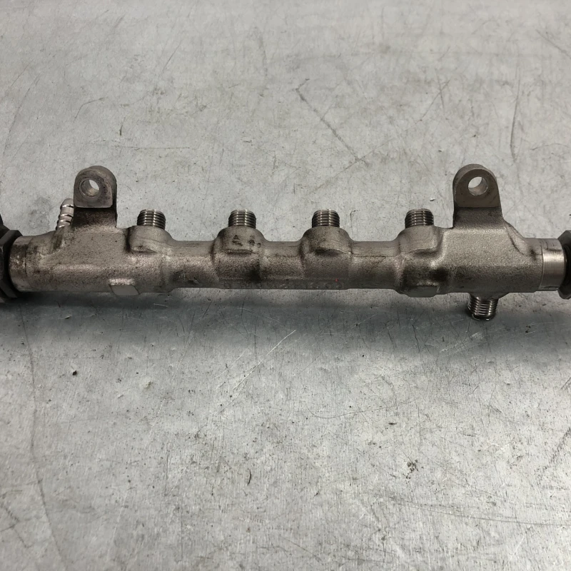 Rampa injectoare cu senzor / Volkswagen Passat B7 2013 / Motor, racire si evacuare
