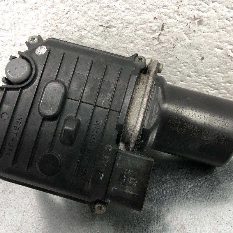 Motoras stergatoare parbriz / Volkswagen Passat B7 2013 / Caroserie, oglinzi si faruri