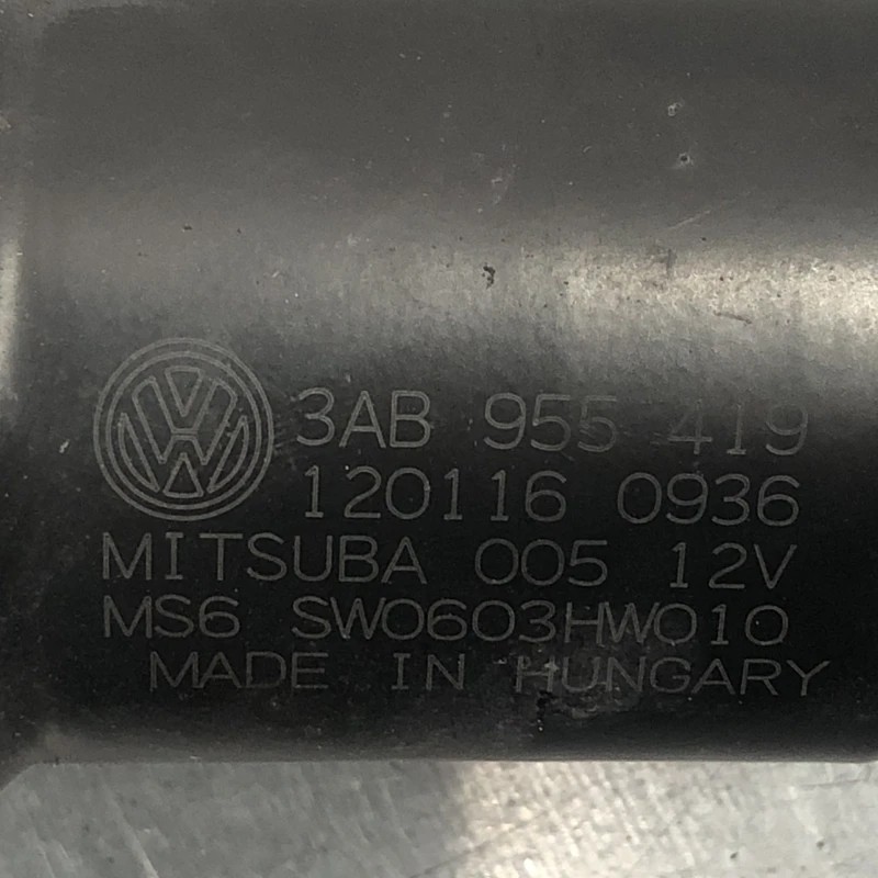 Motoras stergatoare parbriz / Volkswagen Passat B7 2013 / Caroserie, oglinzi si faruri