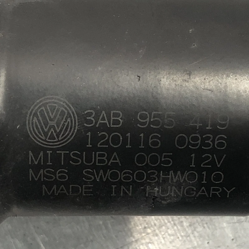 Motoras stergatoare parbriz / Volkswagen Passat B7 2013 / Caroserie, oglinzi si faruri