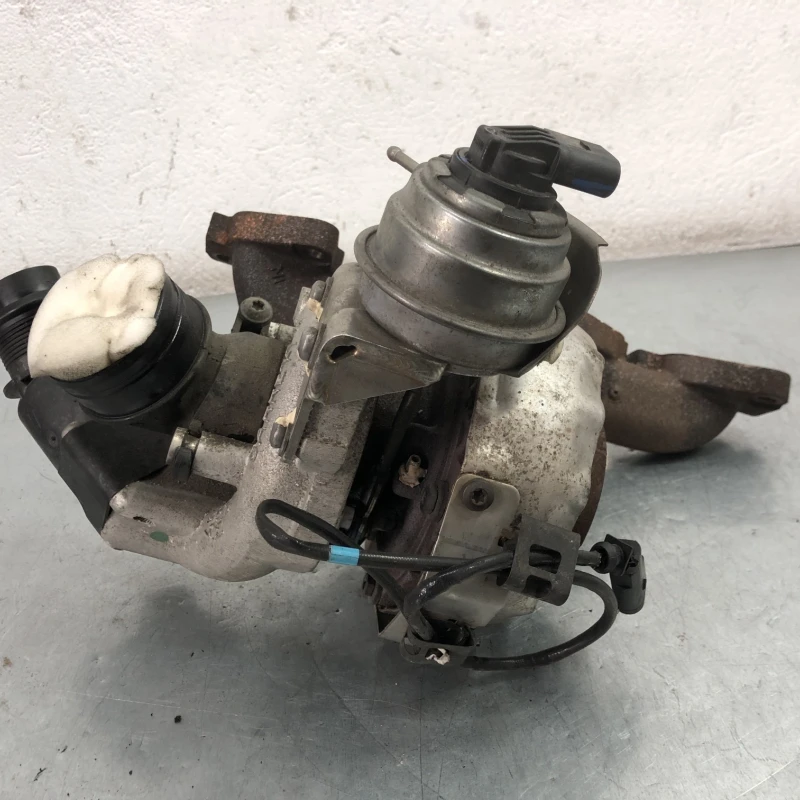 Turbosuflanta turbo turbina / Volkswagen Passat B7 2013 / Motor, racire si evacuare