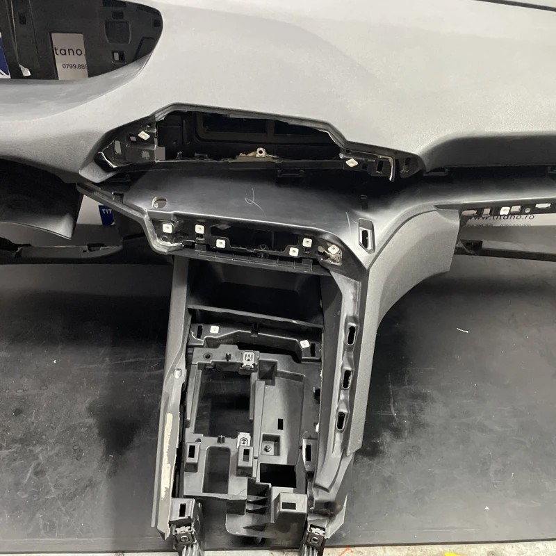 Plansa bord / Peugeot 5008 5008 2020 / Interior