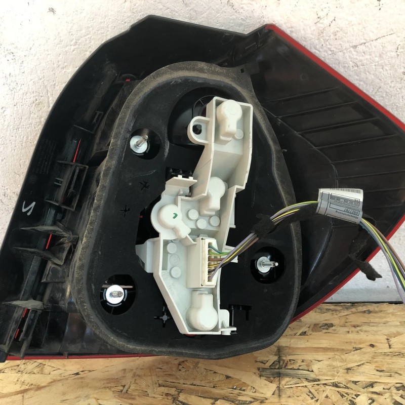 Stop stanga caroserie / BMW Seria 1 E87 LCI 2011 / Caroserie, oglinzi si faruri