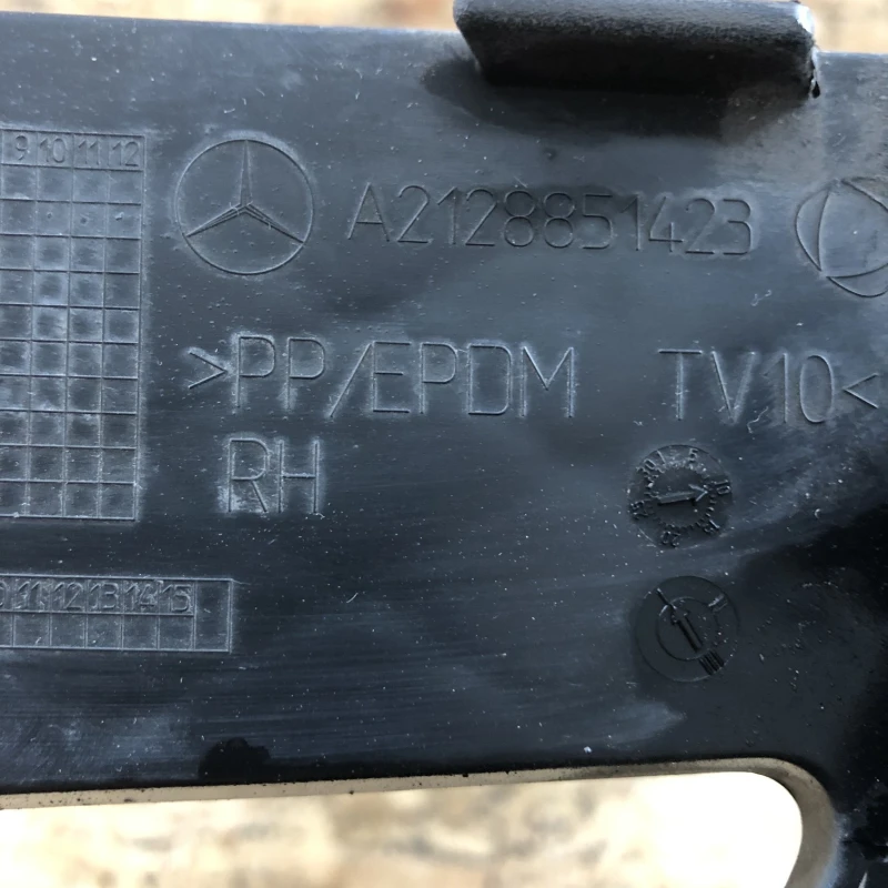 Grila proiector dreapta / Mercedes-Benz E Class W212 2010 / Caroserie, oglinzi si faruri