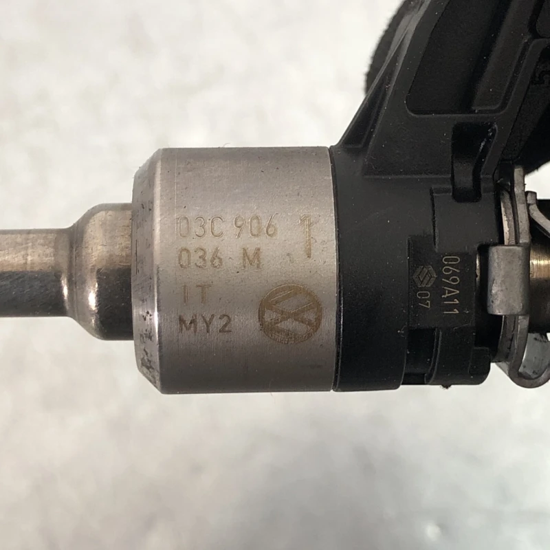 Injector / Volkswagen Golf MK6 2011 / Motor, racire si evacuare