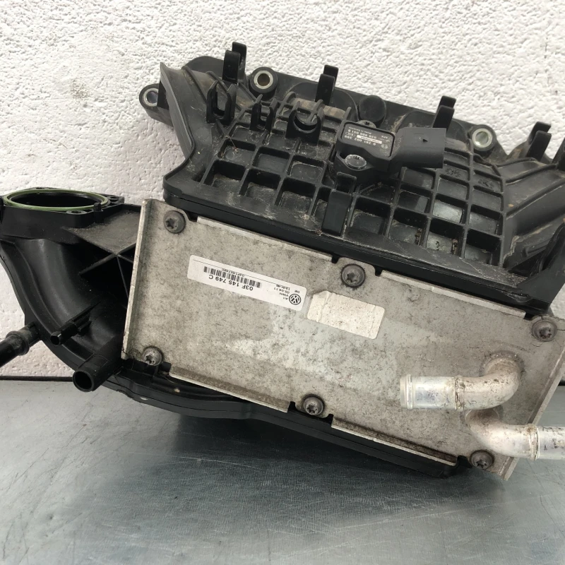 Galerie de admisie / Volkswagen Golf MK6 2011 / Motor, racire si evacuare