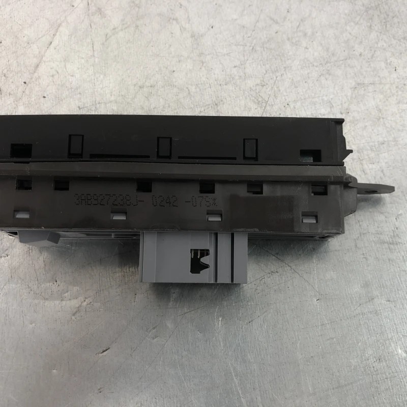 Butoane consola centrala / Volkswagen Passat B7 2012 / Interior