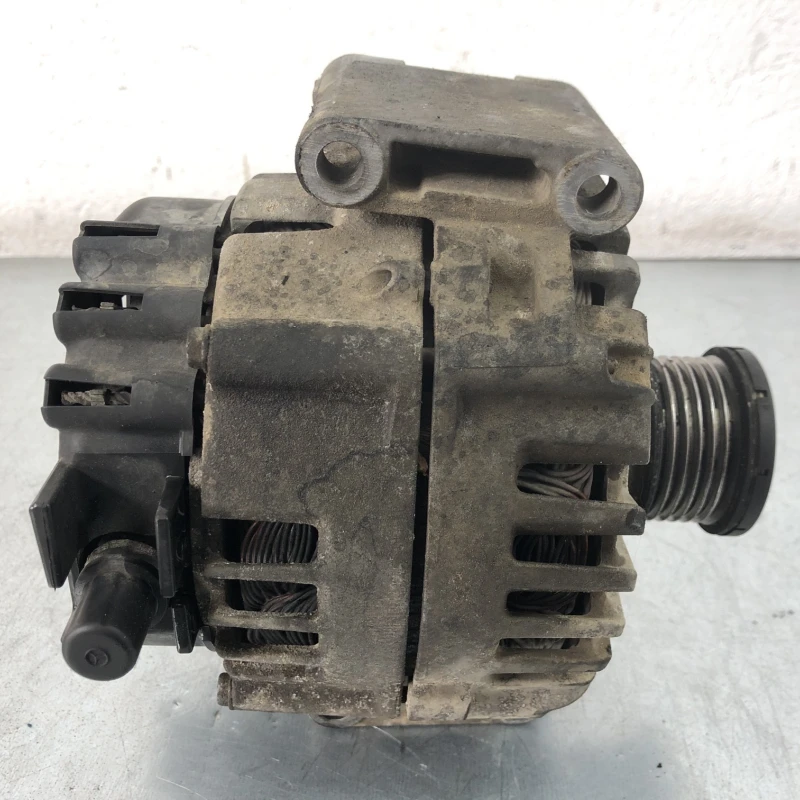 Alternator Mercedes-Benz 