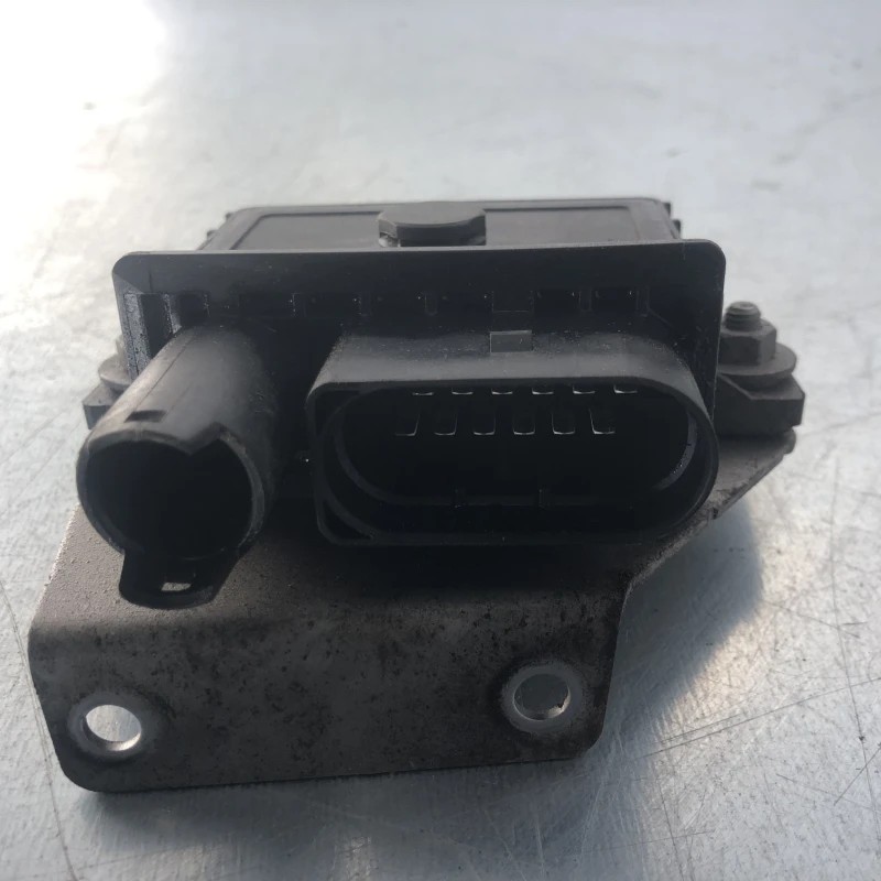 Releu bujii / BMW Seria 1 E87 LCI 2011 / Audio si electronice
